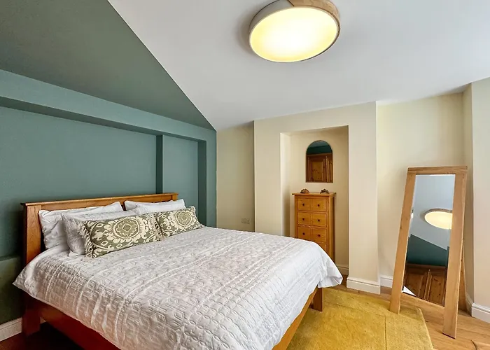 Treetops Holiday home Bristol